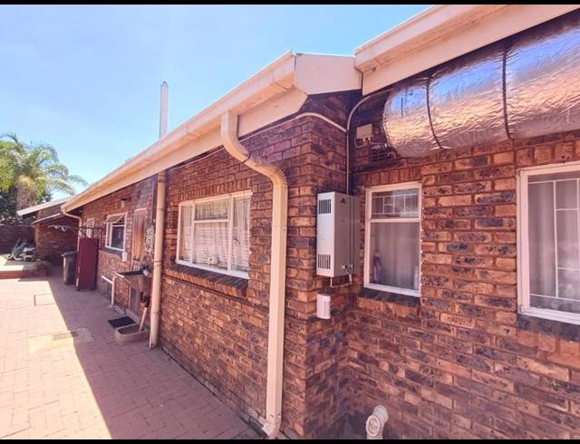 4 BEDROOM HOUSE FOR SALE IN THERESA PARK